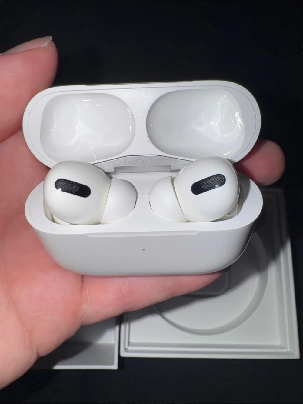 Apple AirPods Pro Wireless Earbuds (White)